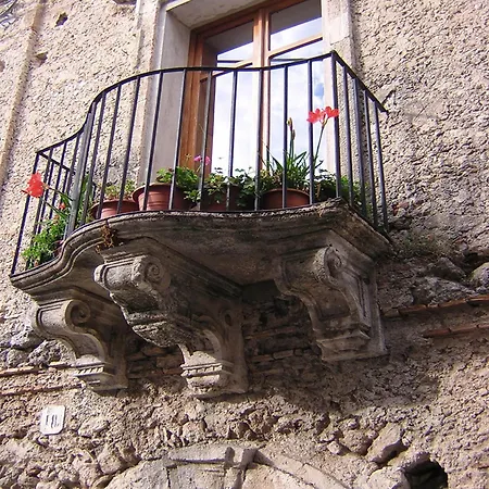 شقة Borgo Medievale سكيلاتشي